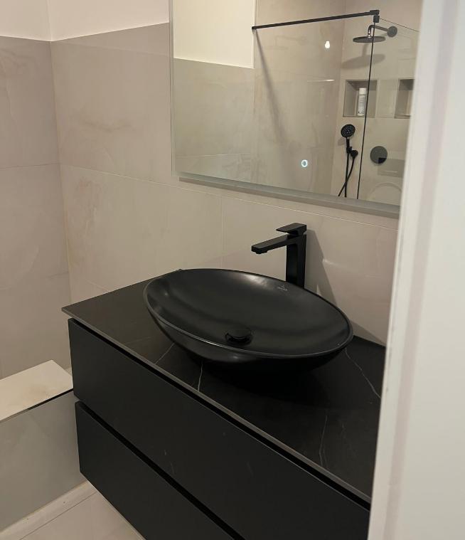 Bad – frische Silikonfugen und saubere Kanten